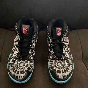 Kyrie Irving 5s size 9.5